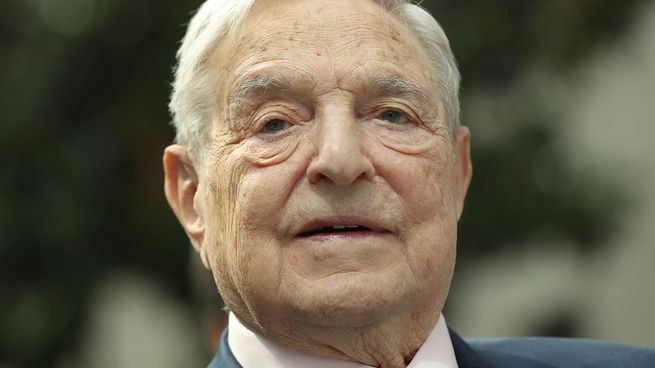  George Soros vendió sus acciones de Tesla y se transformó en el enemigo de Elon Musk
 