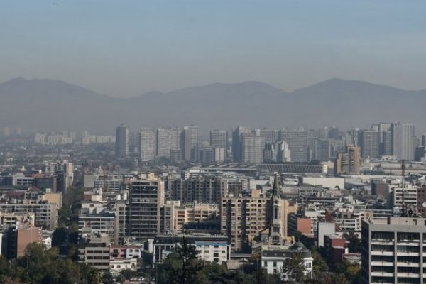 El PIB de Chile cae en el primer trimestre más suave que lo anticipado y cuenta corriente sorprende con superávit