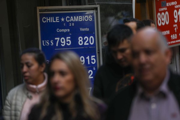 Dólar abre a la baja cerca de $790 tras favorable cifra en cuenta corriente en primer trimestre