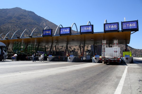 Gobierno prepara medidas por apedreo de vehículos que circulaban por la autopista Ruta del Maipo