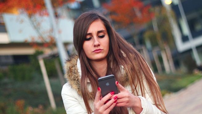  Aseguran que las redes sociales hacen más infelices a los jóvenes
 