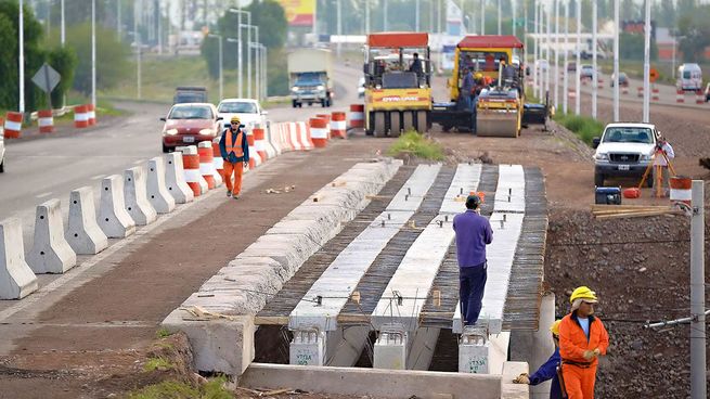  Obras públicas paralizadas y más de 500 pymes en peligro
 