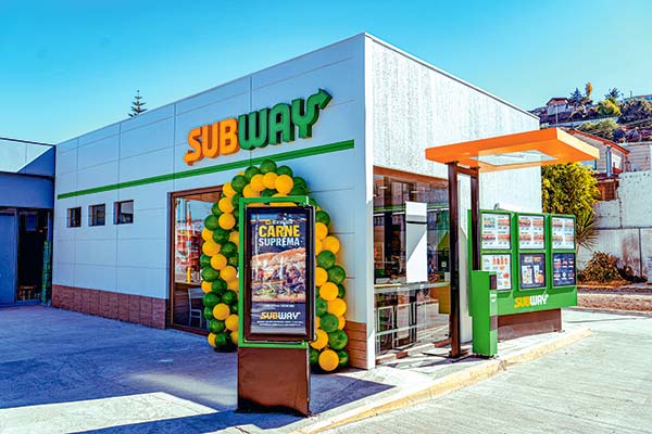 Subway busca llegar a 220 puntos de venta en Chile en 2023 y abre restaurantes con servicio al automóvil