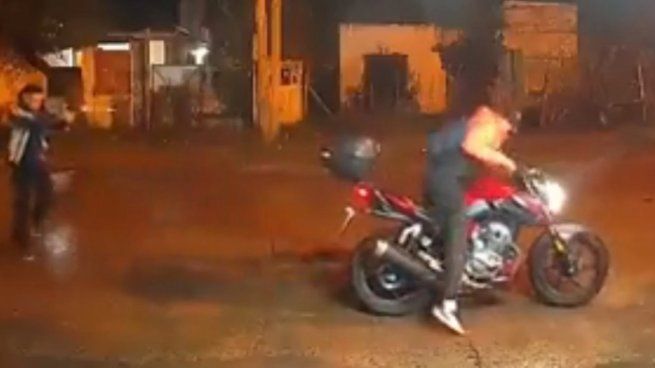  Moreno: un policía de civil mató a un motochorro que quiso robarle la moto y lo detuvieron
 