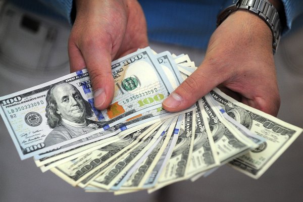 Dólar abre en alza tras nuevas pérdidas del cobre y sorpresivo requerimiento de capital a banca nacional