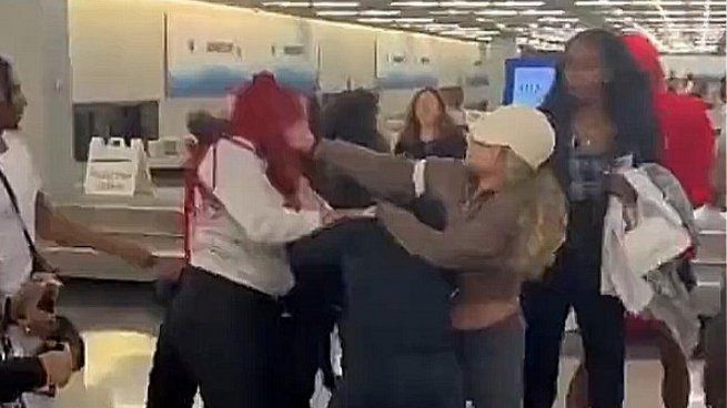  EEUU: discutieron por el equipaje y desataron una batalla campal en un aeropuerto
 