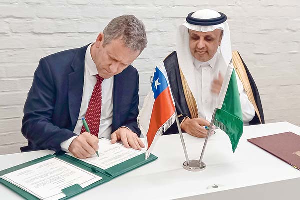 Ministerio de Transportes y Arabia Saudita firman acuerdo de servicios aéreos que permitirá el tráfico de pasajeros y carga entre ambos países