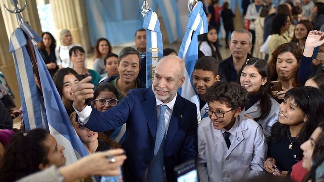  Larreta celebró el Día de la Patria con abanderados de la Ciudad
 