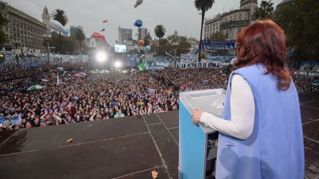  Cristina habló ante una multitud que pidió 