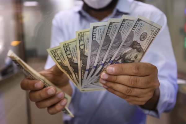 Dólar abre con leve baja entre recuperación en el precio del cobre y optimismo por techo de la deuda en EEUU