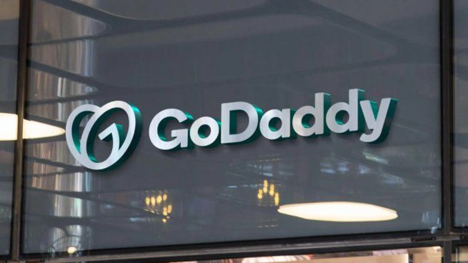  GoDaddy no aceptará más pesos: el popular servicio de dominios web pasará las transacciones a dólares
 