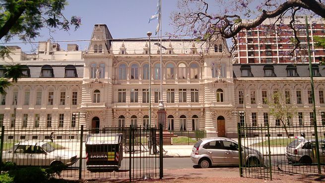  El palacio que no es palacio, no se llama como dicen y guarda una trágica historia
 