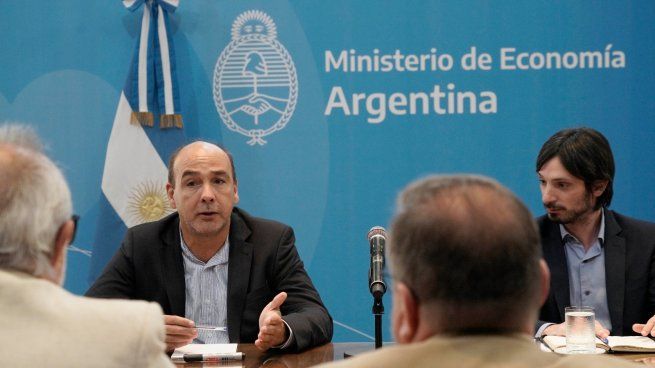  El Gobierno sale a renovar deuda y vuelve a proponer bonos a 2025
 