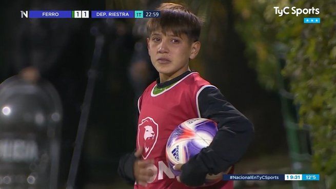  El inolvidable gol de Ferro que llegó gracias a la asistencia del chico alcanzapelotas
 