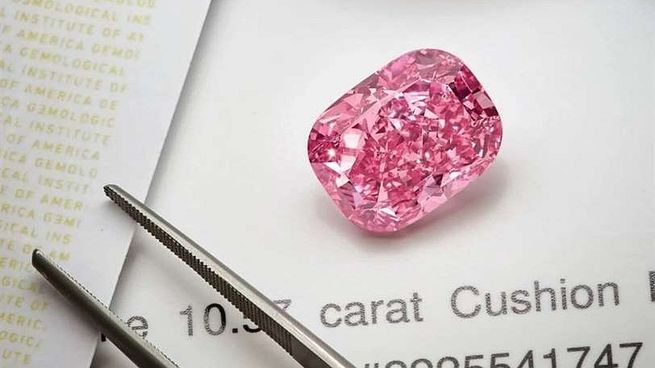  Subastan un raro diamante rosa que vale millones de dólares
 