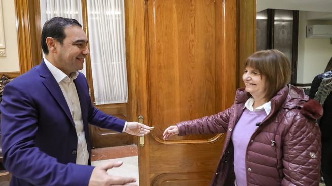  Bullrich continúa con el casting de vicepresidentes: ahora se reunió con el gobernador Valdés
 