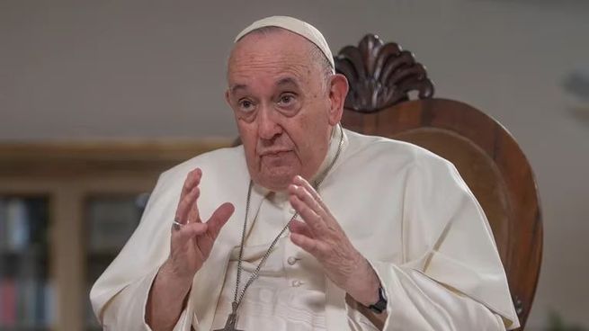  Internaron al papa Francisco para un 