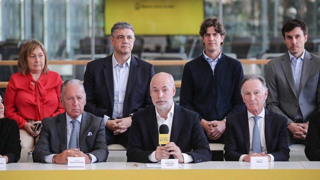  Larreta y una foto de unidad porteña con cuatro precandidatos de Juntos por el Cambio
 