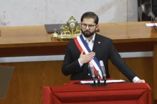 Nueva reforma tributaria, llamado urgente a acuerdo por pensiones, cambios al Sernac y fin a tarifa de invierno: las claves económicas del discurso de Boric