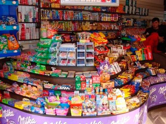  Un kiosco cumple once años y vende productos con precios del 2012 
 