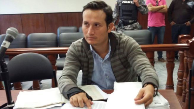  Acribillan de más de 40 disparos a un fiscal en Ecuador
 