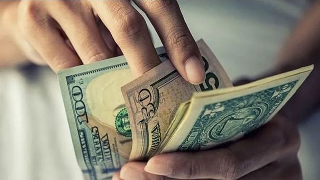  Dólar financiero: el CCL pega un salto de $23, marca nuevo récord y supera al blue 
 