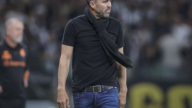  El mal momento de Coudet con barras de Atlético Mineiro
 