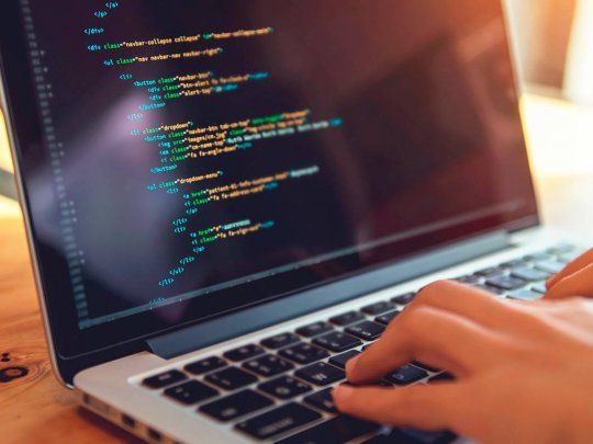  Monotributo tech se activa en el Senado y vuelve la pelea empresarios vs informáticos
 
