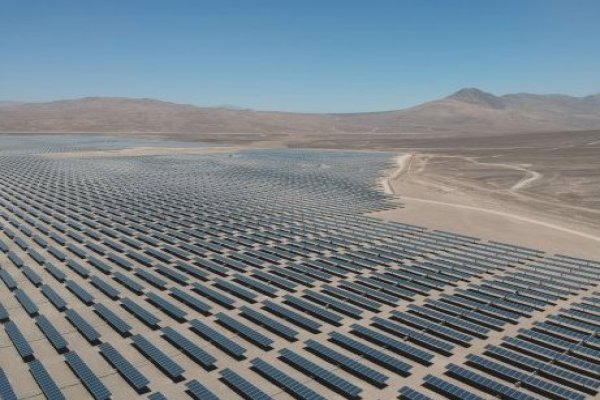 AES Andes adquiere planta fotovoltaica en la Región de Antofagasta por US$ 112 millones