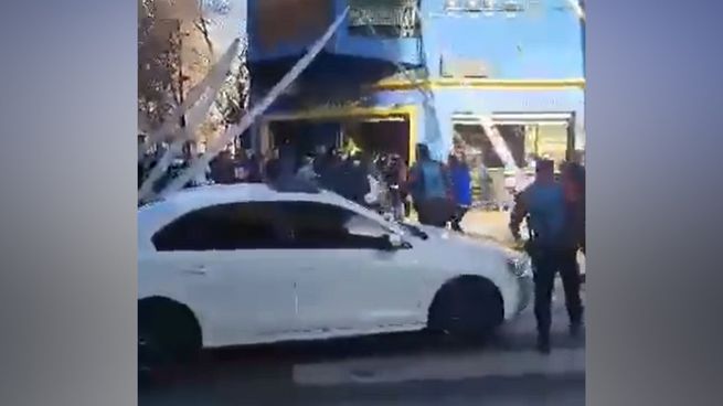  Pelea entre hinchas de Boca y Colo Colo a cuadras de Bombonera
 