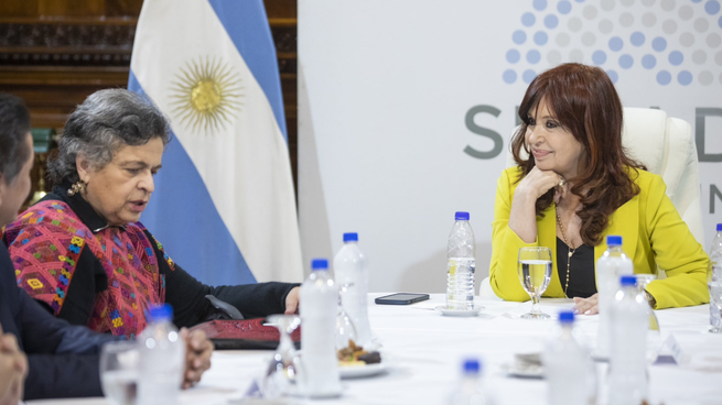  Cristina Kirchner recibió a parlamentarios mexicanos en el Senado
 