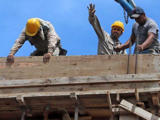  La construcción cayó 4% en abril y cerró el primer cuatrimestre en baja
 