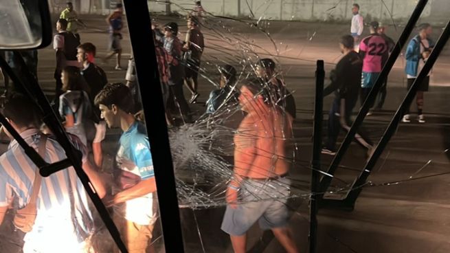  Disparos y piedrazos: los hinchas de Racing la pasaron mal en Brasil
 