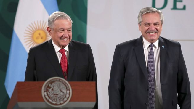  López Obrador criticó al FMI y se solidarizó con el Gobierno por el endeudamiento macrista
 