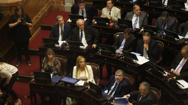  Senado: la oposición se fue y frustró debate del oficialismo
 