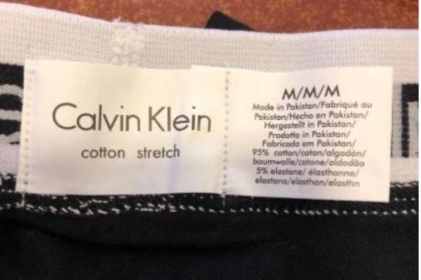 El caso de la ropa falsificada sigue escalando: Calvin Klein se querella contra Hites por importación de productos no originales