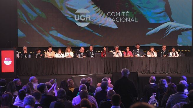  La UCR reúne a su Convención Nacional, en medio de los debates por la ampliación de JxC
 