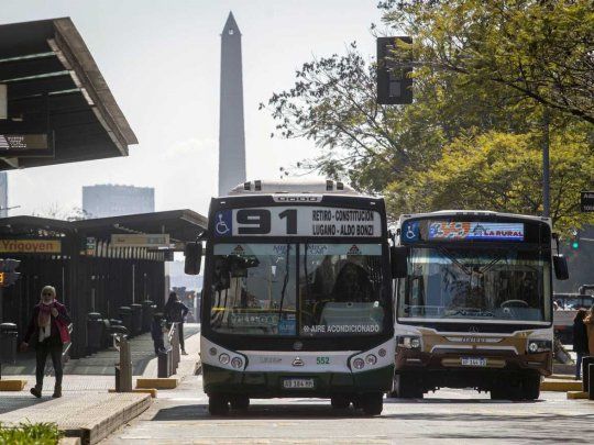  No hubo acuerdo en el Ministerio de Trabajo y desde la medianoche habrá paro de colectivos en todo el país
 