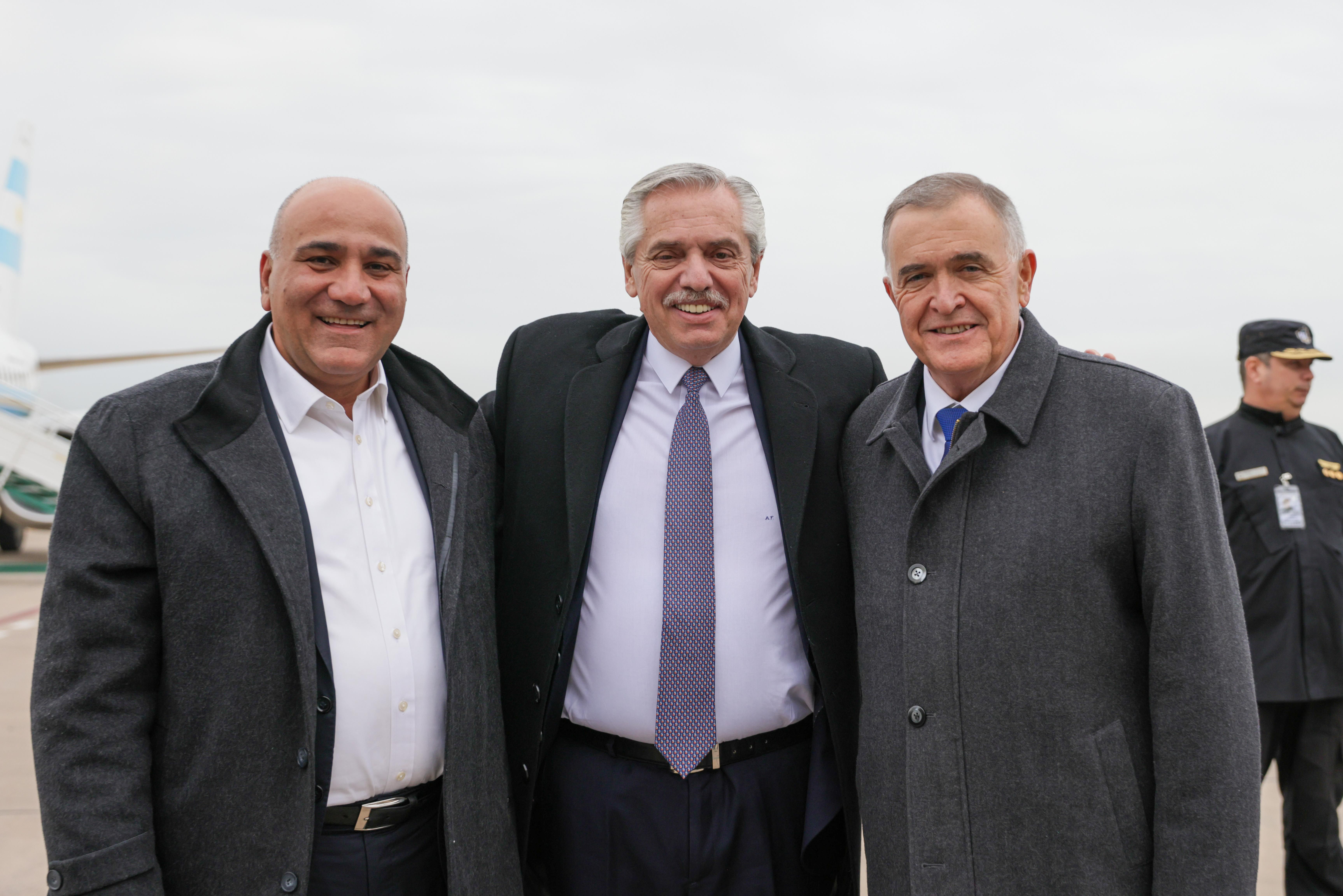  Alberto Fernández visitó a Manzur y Jaldo en Tucumán tras el triunfo electoral
 