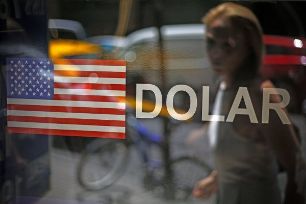 Dólar abre con leve baja tras moderado dato de inflación en EEUU y en medio de recuperación del cobre