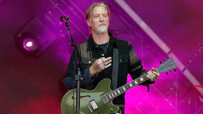  Josh Homme reveló que tuvo cáncer y que aún está en tratamiento 
 