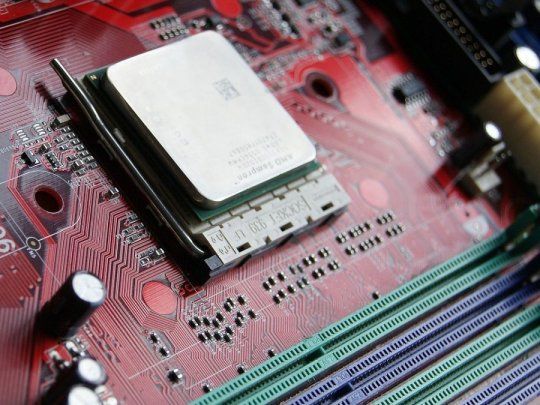  Inteligencia Artificial: crece la guerra entre dos gigantes de la industria de chips
 