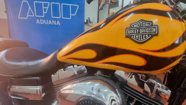  Aduana incautó una moto Harley Davidson y un Porsche en Corrientes
 