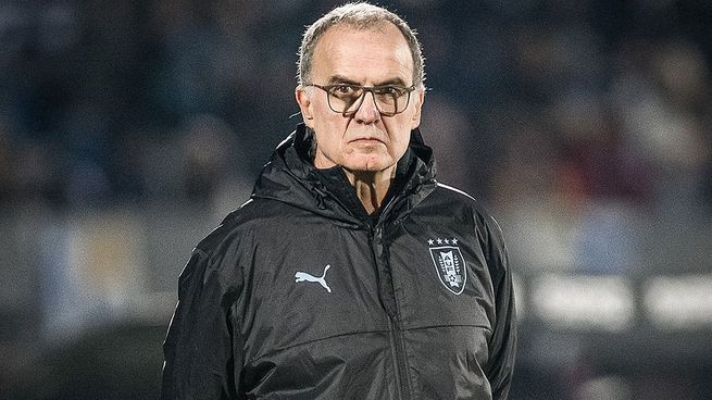  Marcelo Bielsa hizo su debut en la selección uruguaya
 