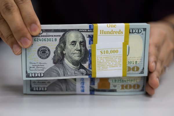 Dólar abre al alza tras anuncios de tasas del BCE, la Fed y el banco central de China