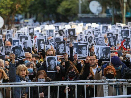  Atentado a la AMIA: ordenan la captura internacional de cuatro libaneses
 