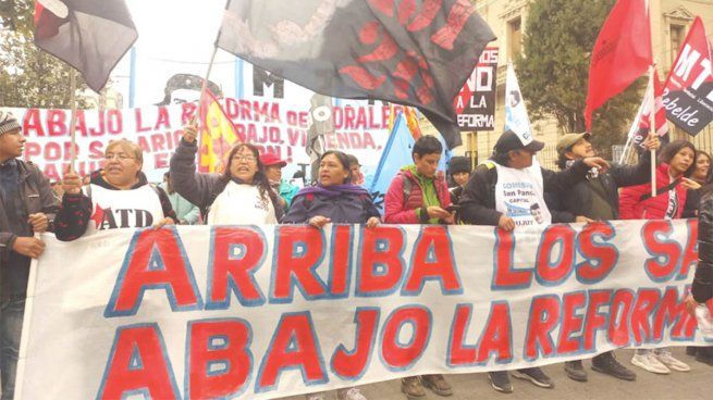  Fuerte rechazo a la reforma constitucional en Jujuy: la CGT y la CTA anunciaron un paro general
 