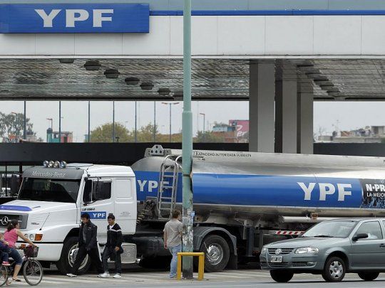  YPF se alineó al pedido oficial y aumentará las naftas un 4,5% desde este sábado 
 