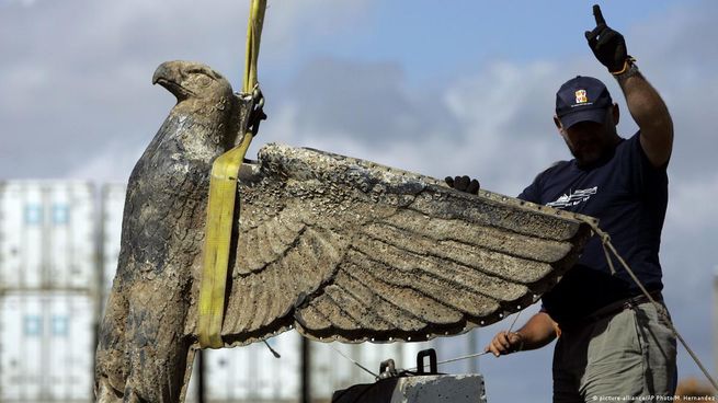  ¿Cómo será la reconversión del águila del Graf Spee en una paloma de la paz?
 