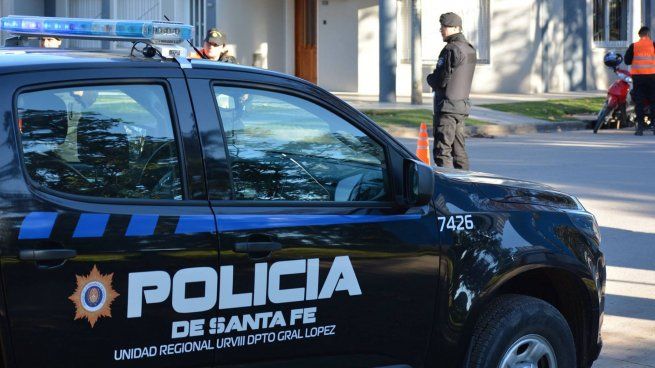  Detienen a un agente penitenciario por intentar ingresar teléfonos y chips a una cárcel en Santa Fe
 